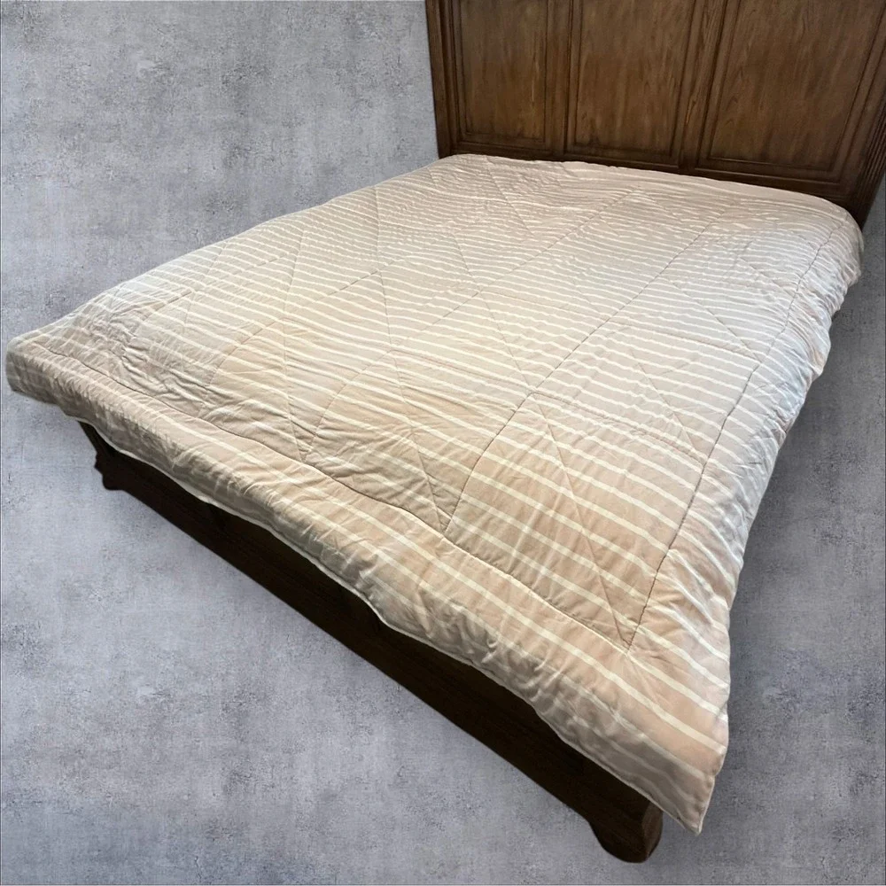 UGG‎ Corey Reversible Full/Queen Comforter Pink/Cream Stripe Sherpa Back